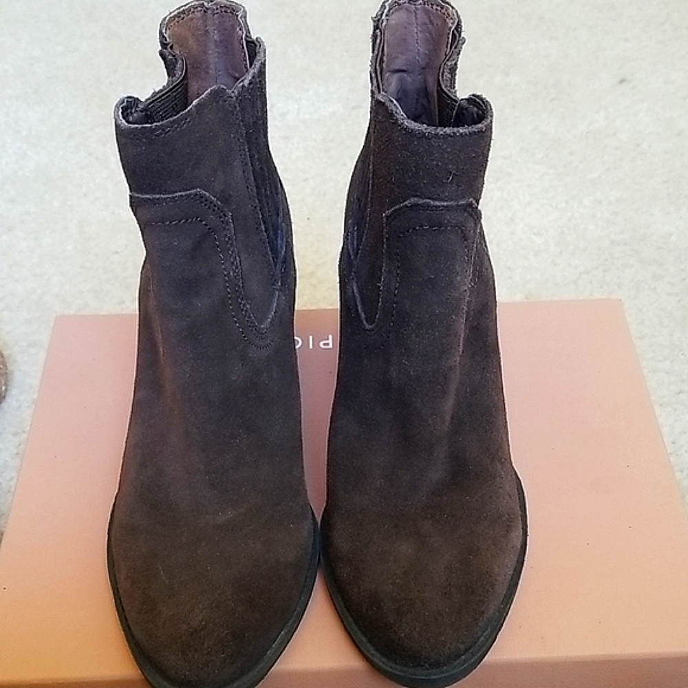 DV by Dolce Vita Chocolate Suede Ankle Booties EUC SIZE 6.5